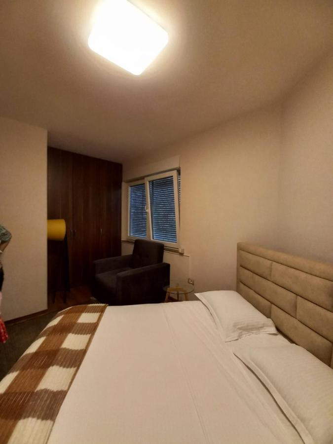 Penthouse Rooms & Aparts Tirana Exteriör bild