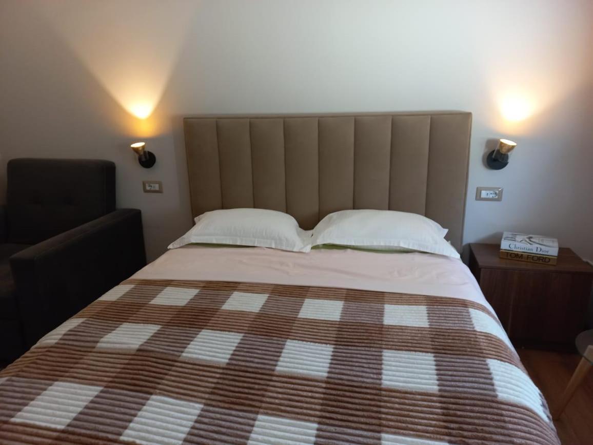 Penthouse Rooms & Aparts Tirana Exteriör bild