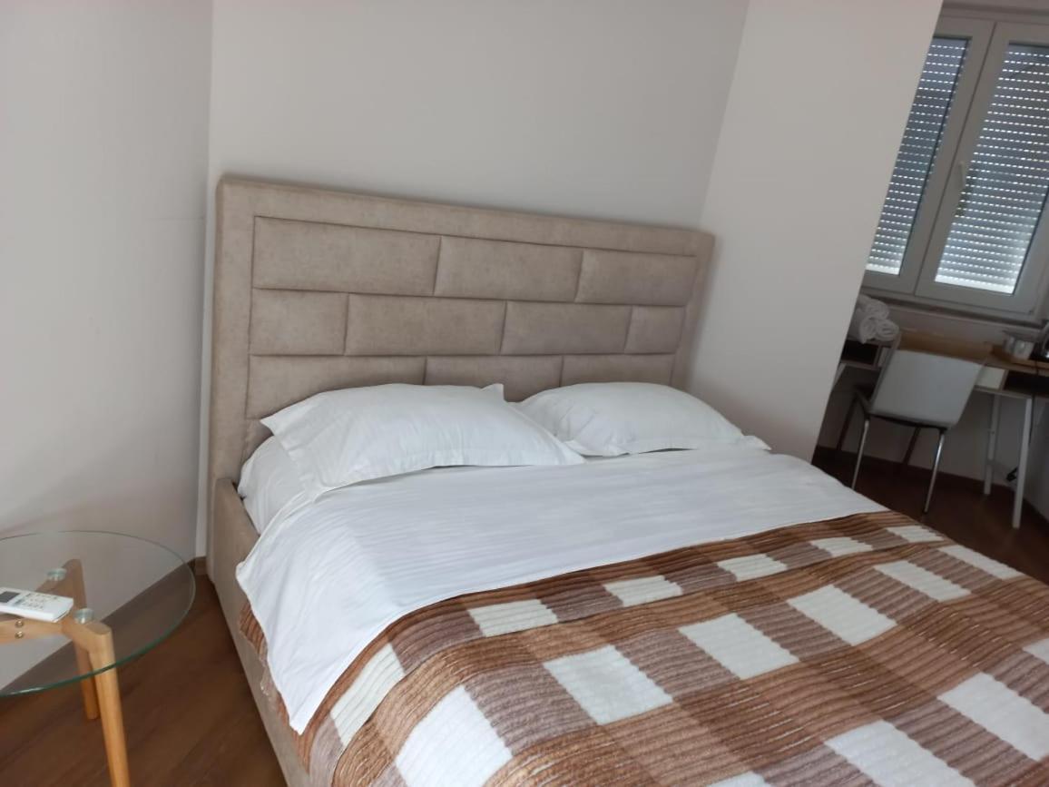 Penthouse Rooms & Aparts Tirana Exteriör bild